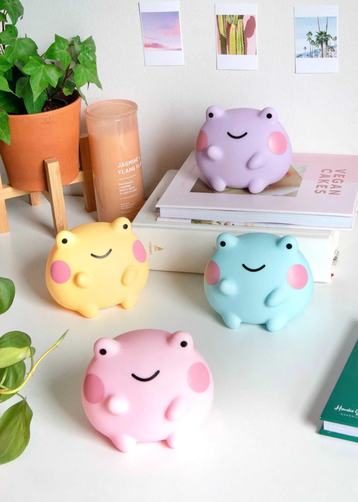 Pastel Ebbo Frog Night Light