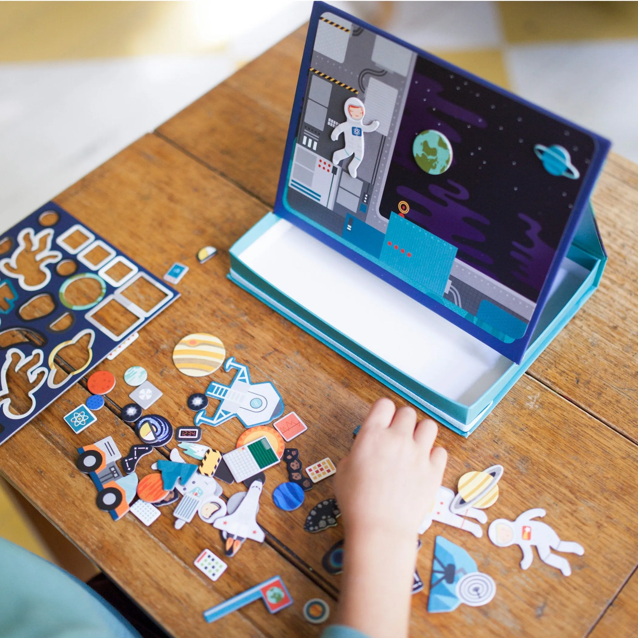 Petit Collage Magnetic Scene - Space